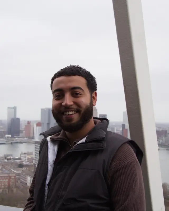 Portret van Abdelmalek El Aouni, IT Support Specialist bij ICT Productions