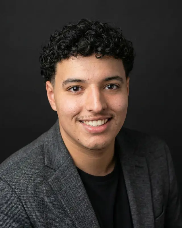 Portret van Ayman Agzannay, IT Support Specialist bij ICT Productions