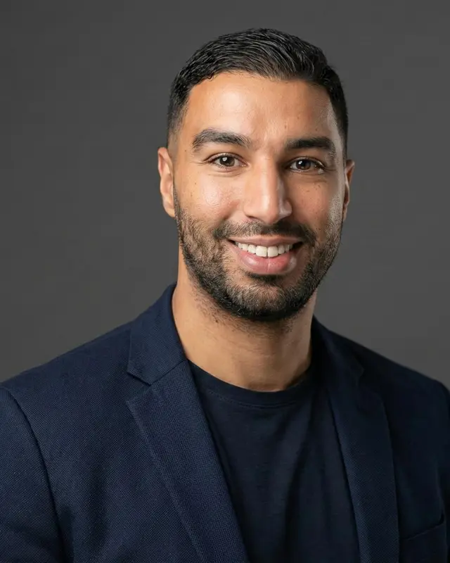 Portret van Yassine Yahiati, Marketing Expert bij ICT Productions
