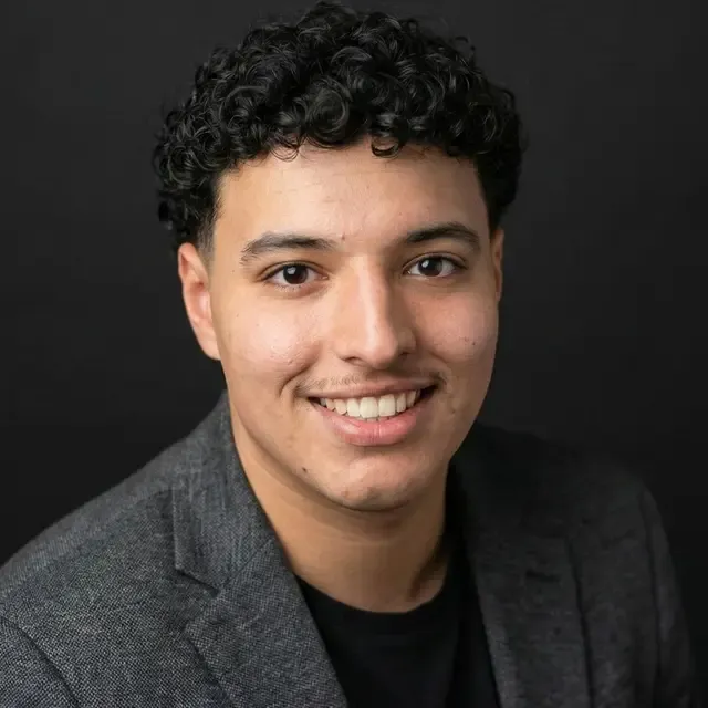 Portret van Ayman Agzannay, IT Support Specialist bij ICT Productions